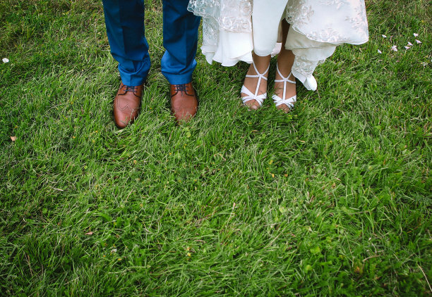 32、新娘子腿青青草夏天图片下载