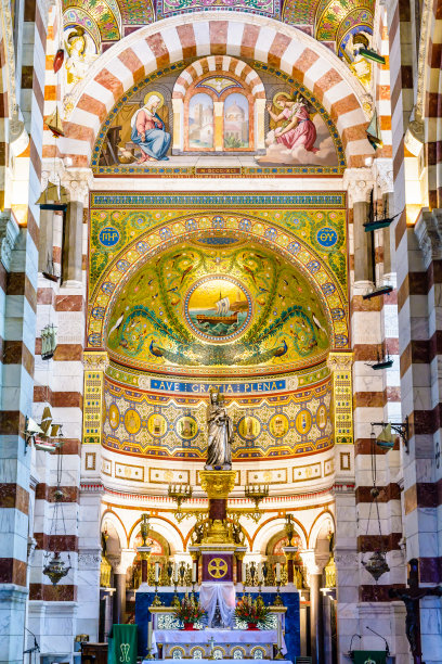 法国马赛的巴黎圣母院的罗马-拜占庭风格的内部装饰。图片下载