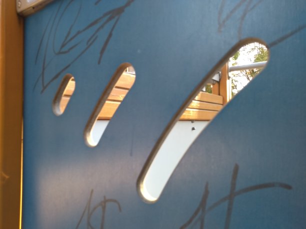 用来写字的蓝色油漆板图片下载