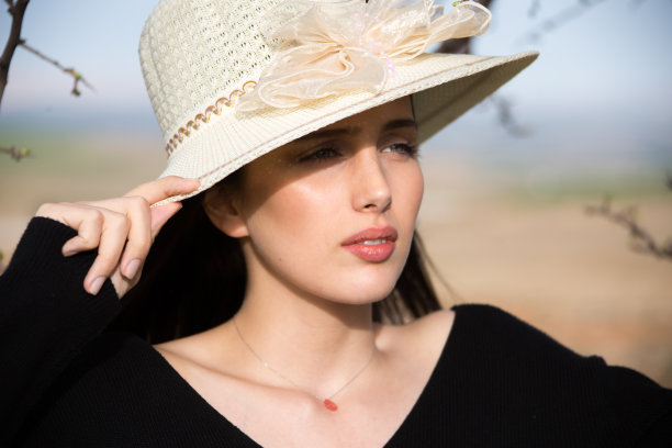 户外女模特照片拍摄在春天图片下载