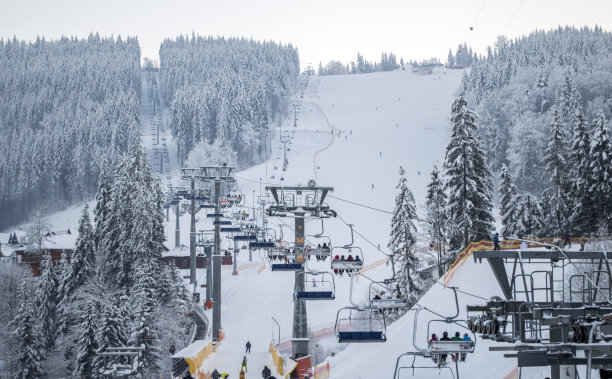 布科维尔滑雪胜地的电梯图片下载