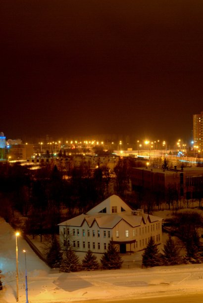 新使徒教会的夜景图片下载