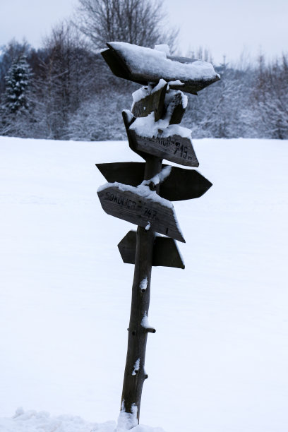 雪山路牌图片下载
