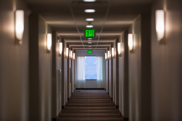 空荡荡的走廊图片下载