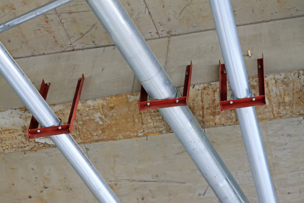 不锈钢管在工厂，特写照片图片下载