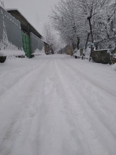 印控克什米尔的街道被大雪覆盖图片下载