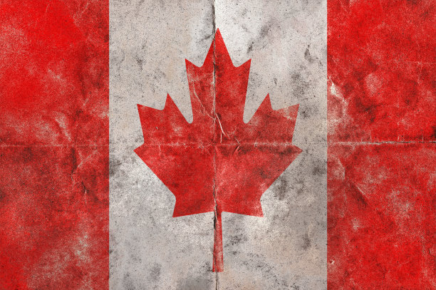 加拿大国旗，在一张古老的折叠纸上图片下载