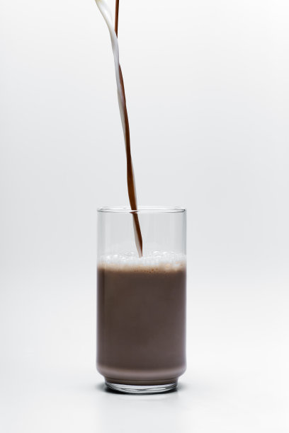 巧克力和香草牛奶混合在一起图片下载