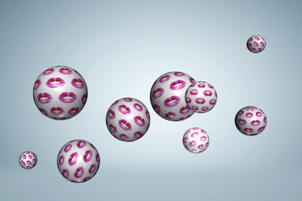 亲吻嘴唇女人，粉色女性口红，迷人的性感的红色女孩嘴唇上逼真的球体，光泽的塑料球在灰色的背景，3d渲染。图片下载