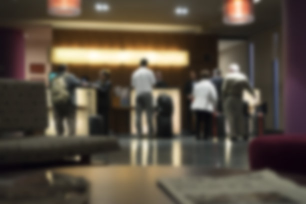 酒店登记柜台前模糊的背景。图片下载