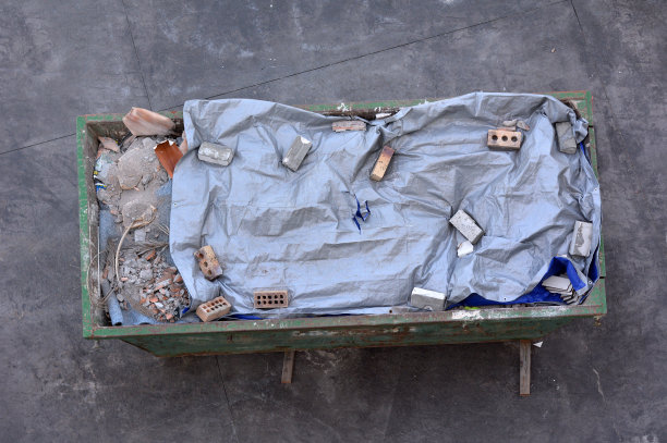 装满垃圾的大垃圾桶图片下载