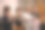 年轻女子在社交聚会上聚会图片下载