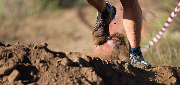 Trail running action close of running shoes的用法和样例图片下载