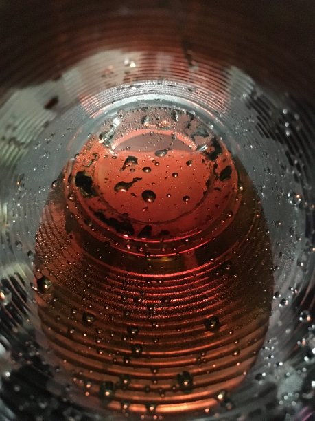 玻璃杯中的饮料图片下载