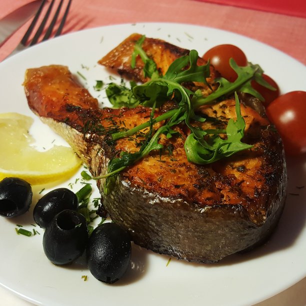 烤鱼配辣酱图片下载