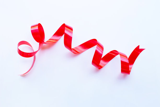 白色背景上的红丝带。图片下载