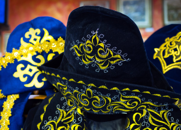 哈萨克族的传统头饰图片下载