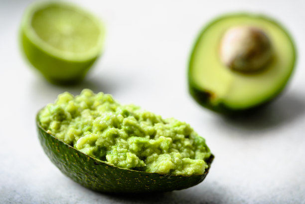 墨西哥鳄梨酱，酱汁或绿色沙拉，素食和健康的饮食理念图片下载