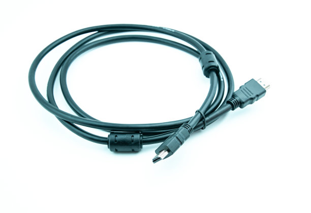 HDMI线白色背景。用于连接高清电视或电脑的电缆图片下载