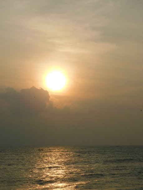 沙滩上的日出图片下载