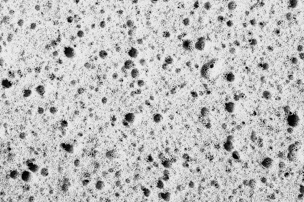 黑色背景下的烟雾图片下载