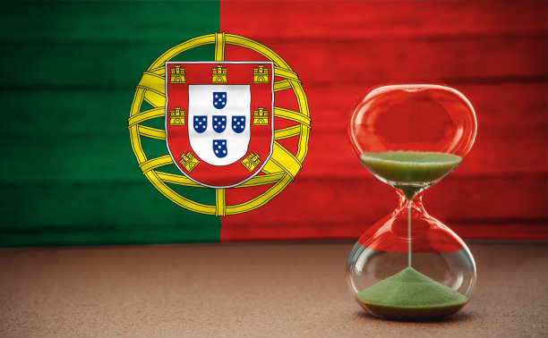 沙漏背景为葡萄牙国旗，概念为时间和国家，空间为文字图片下载