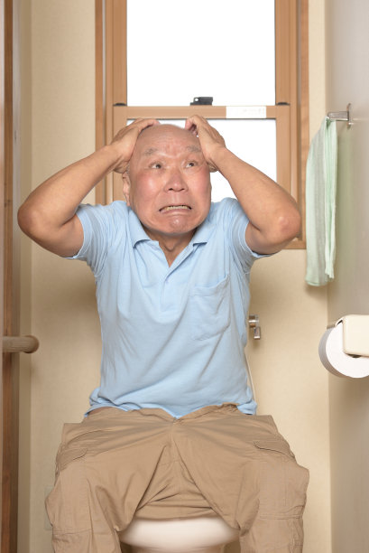患有便秘的老年人图片下载