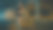 一个美丽的健身女孩穿着黑色运动上衣和短裤在街上慢跑。她正在一个夜晚潮湿的城市环境中锻炼。通过工作时间。图片下载