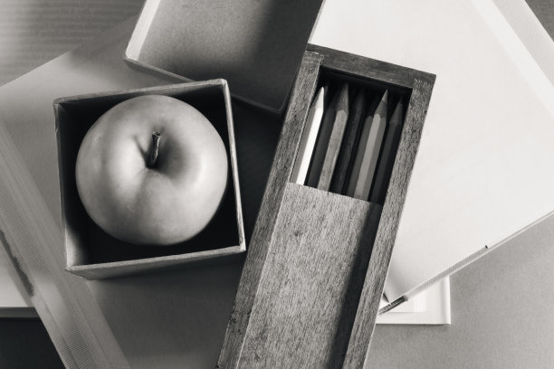 苹果在盒子里，打开书图片下载