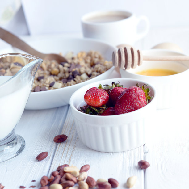 玉米谷类早餐加牛奶图片下载