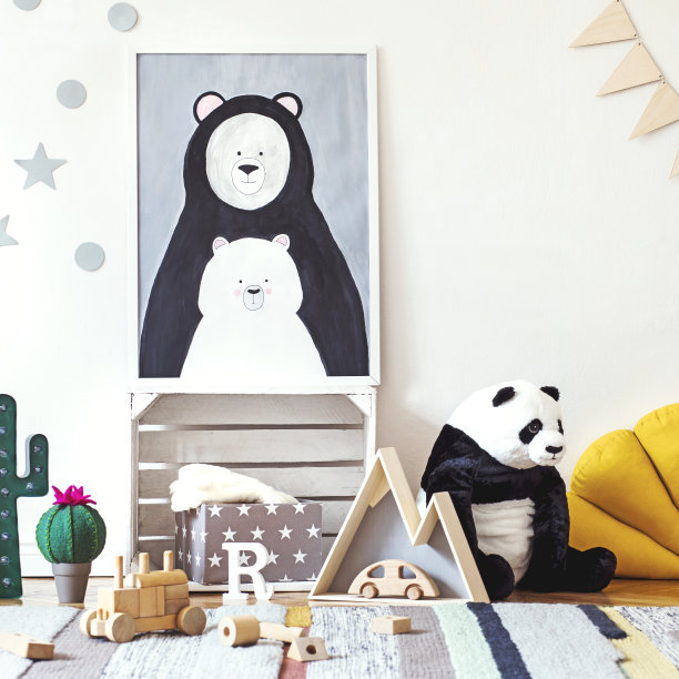 时尚的斯堪的纳维亚儿童房间模拟照片海报框架上的图案墙，盒子，泰迪熊和玩具。可爱的现代室内娱乐室，白色的墙壁，木制的配件和五颜六色的玩具。图片下载
