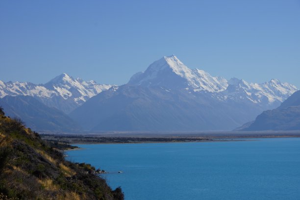库克山在南方太阳下的景色图片下载