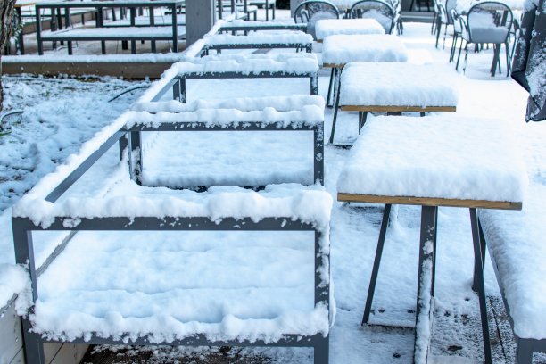 自助餐厅里满是雪。图片下载