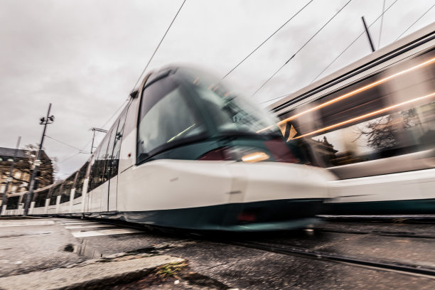 法国的电车交通-城市的公共交通素材图片