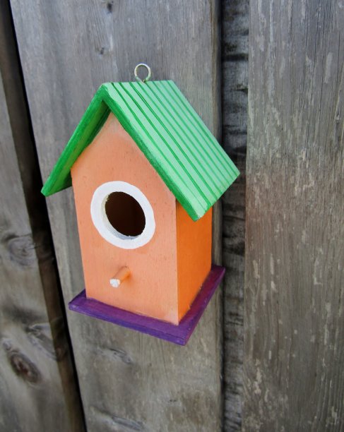 木栅栏上的鸟笼图片下载