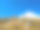 白雪覆盖的山峰和旅行者徒步旅行的景色图片下载