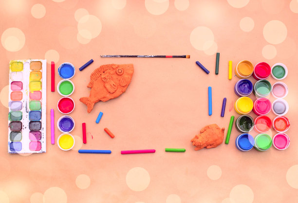 一套用于创作和绘画爱好的材料。图片下载