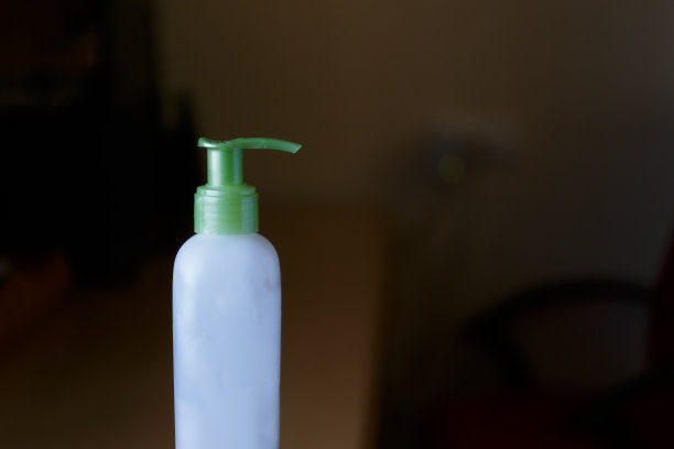 保湿霜瓶图片下载