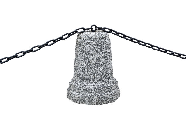 花岗岩围栏柱与黑色钢链隔离在白色背景图片下载