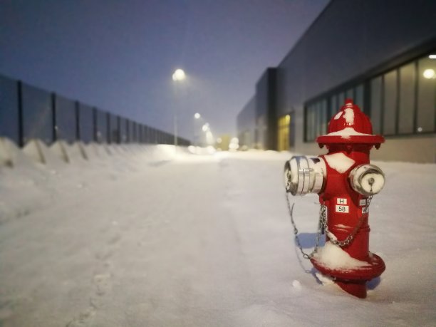 消火栓雪下图片下载