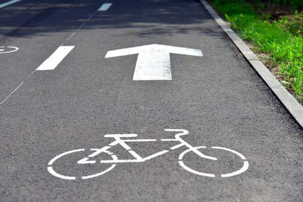 自行车，徒步，跑步，小路，道路，在夏季公园图片下载