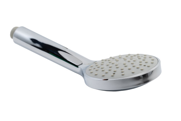 银色淋浴头上的白色背景图片下载