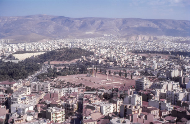 1960年代的照片。古代遗迹和城市，希腊雅典。图片下载