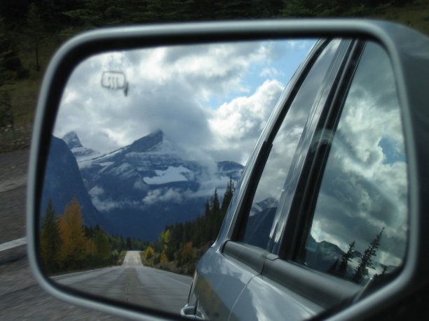 后视镜中的风景图片下载