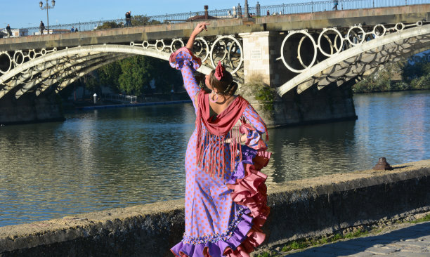 跳弗拉明戈舞的女孩图片下载