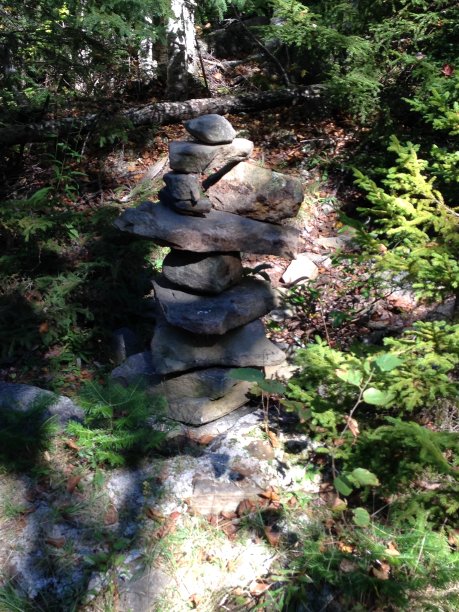 岩石结构桩与阴影图片下载