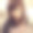 悲伤的年轻女子带着花在户外做白日梦图片下载