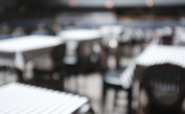 街头咖啡馆的空桌子。酒吧小酒馆餐厅色调的照片-图像图片下载