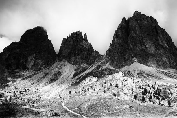 意大利白云石阿尔卑斯山脉雄伟的萨索伦戈集团的壮观景色图片下载