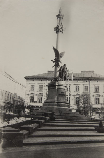 1962年的老照片上的纪念碑图片下载